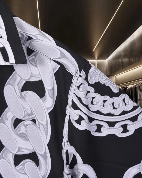 ブランドシャツ着用イメージ